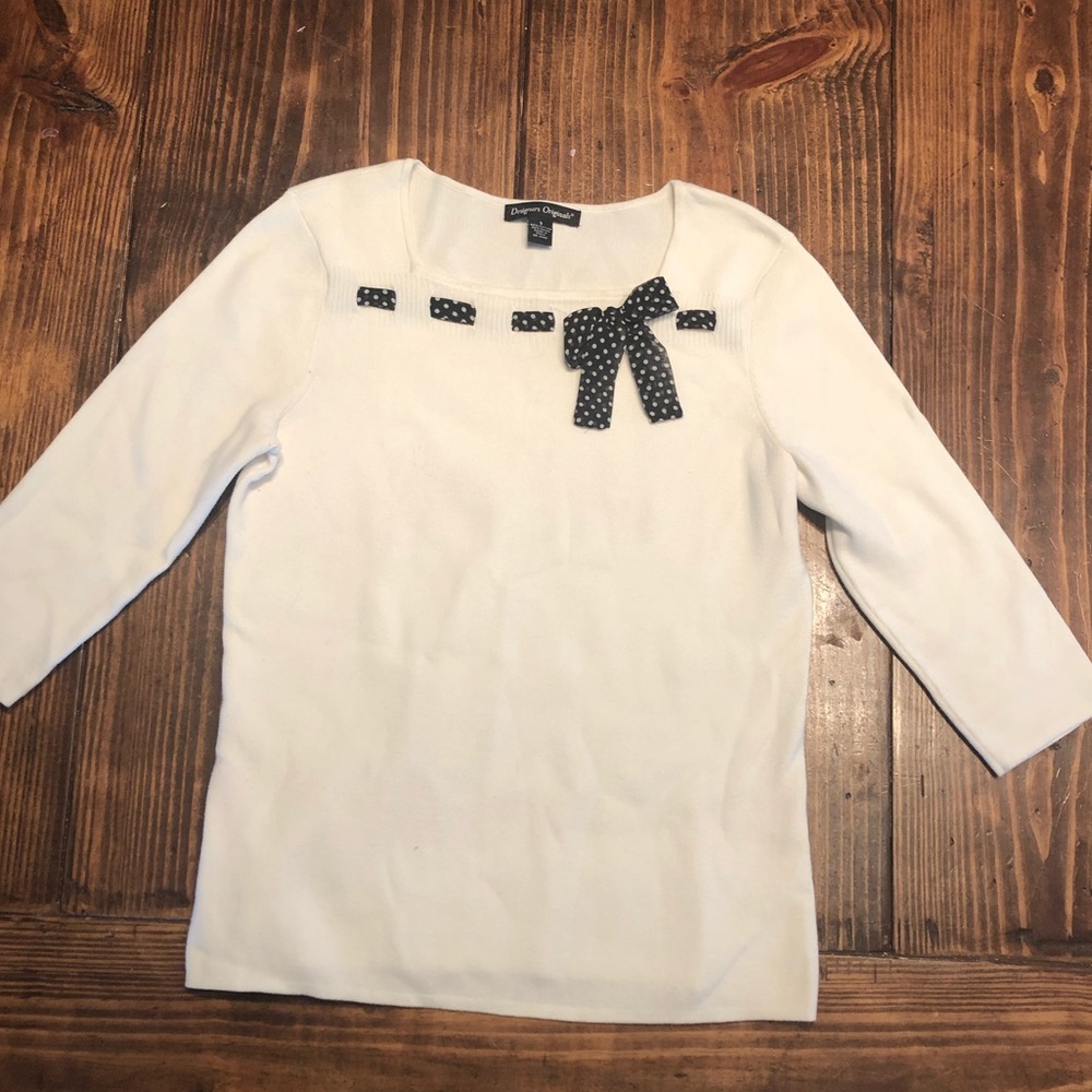 Designers Original cream 3/4 sleeve sweater w/ bow